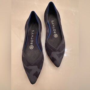 Rothy's The Point flats in a gray/dark camo print with blue trim. 
Size 6